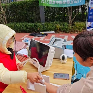 2025健康郑州早筛公益行走进正弘青云筑小区